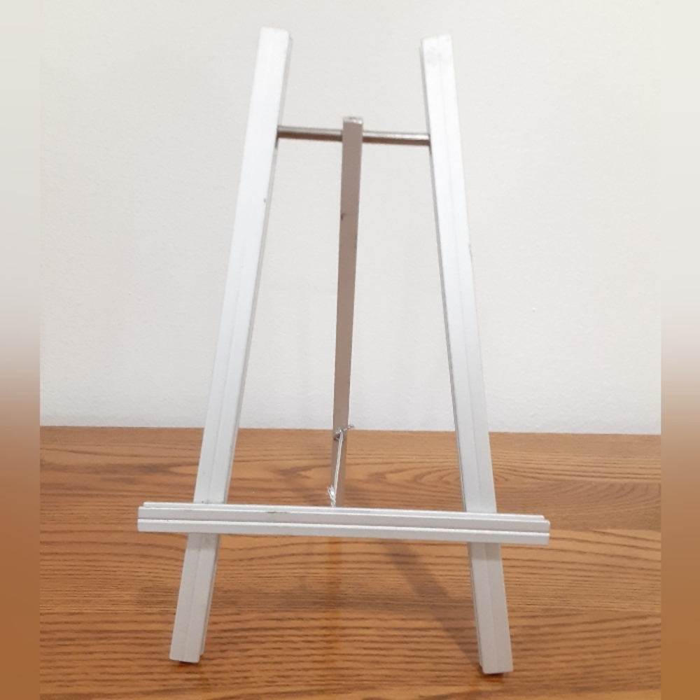 Small Table Top Display Metal Easel 8"